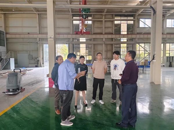 孵化器公司主动靠前服务 持续优化营商环境